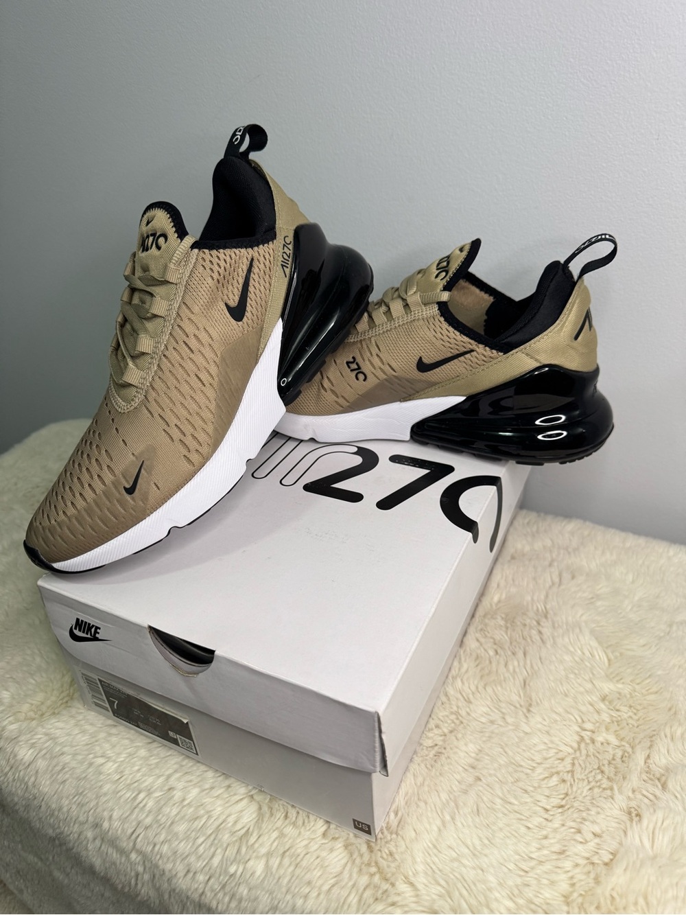 Nike Air Max 270 - Size 7